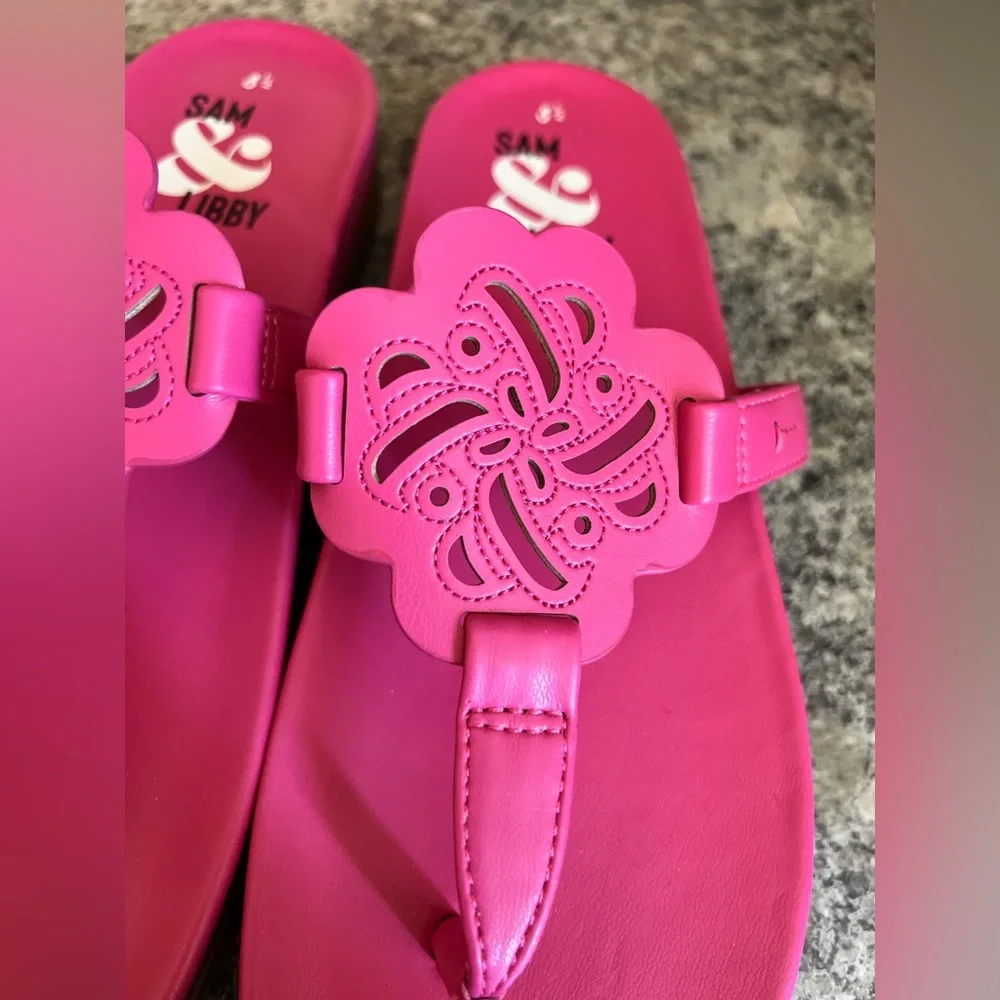 Sam & Libby Women's Alexandra Thong Footbed Sandal - Picture 6 of 9